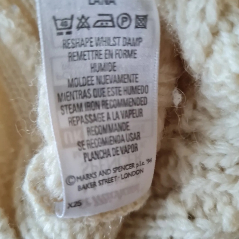 Vintage M&S Pure Wool Cream Cable Knit Scandi Chunky Size L 42" Chest - Picture 10 of 10